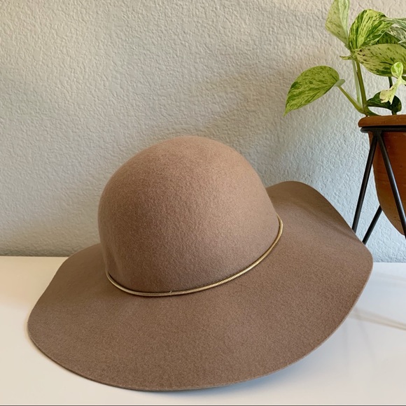round floppy hat